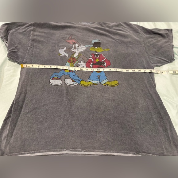 Looney Tunes Sz: L/XL Bugs Bunny Daffy Duck Graphic Tee Faded Black. Distressed. - Picture 3 of 10